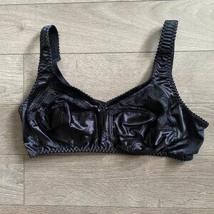 NWT 42 D Black Lacy Bra | No Underwire European Brassiere